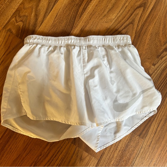 Nike Dry City Core White 3" Women's Running Shorts - Picture 2 of 5